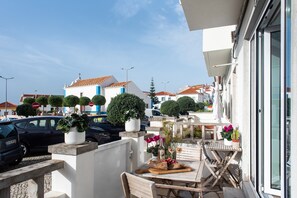 House | 4 bedrooms, desk - Luxury Ocean View House - Central Ericeira (Mafra)