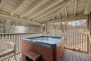 Indoor spa tub