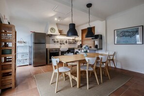 House | 6 bedrooms, Internet - Liiiving in A Ores - Mountain Island House (Lajes do Pico)