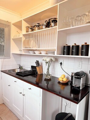 Suite | 1 bedroom, desk, Internet - Garden Cottage - Houtbay (Cape Town)