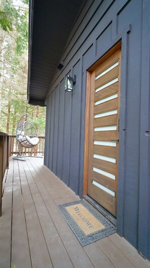 Exterior detail - Beautiful Renovated Cozy Forest Home in Crestline with Hot Tub (Crestline)
