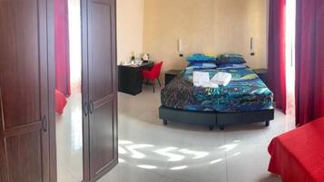 Chambre Familiale avec lits jumeaux, balcon, vue mer