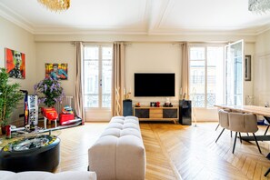 TV connectée, cheminée