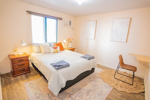 2 bedrooms, iron/ironing board, WiFi, bed sheets