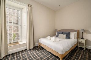 Unclassified image, 4 of 15, button - Adam Drysdale House (Edinburgh)