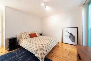 1 quarto, escrivaninha, ferros/tábuas de passar roupa, Wi-Fi