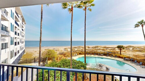 Oceanfront Escape in Wild Dunes – Stunning Views Await!