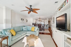 Smart TV, books - Oceanfront Escape in Wild Dunes – Stunning Views Await! (Isle of Palms)