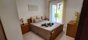 2 عدّة غرف نوم ومكواة/لوح كي وسرير سفر وواي فاي مجانًا