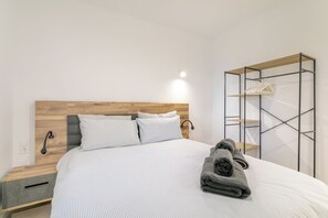 7 Schlafzimmer, Zimmersafe, Bügeleisen/Bügelbrett, Reisekinderbett