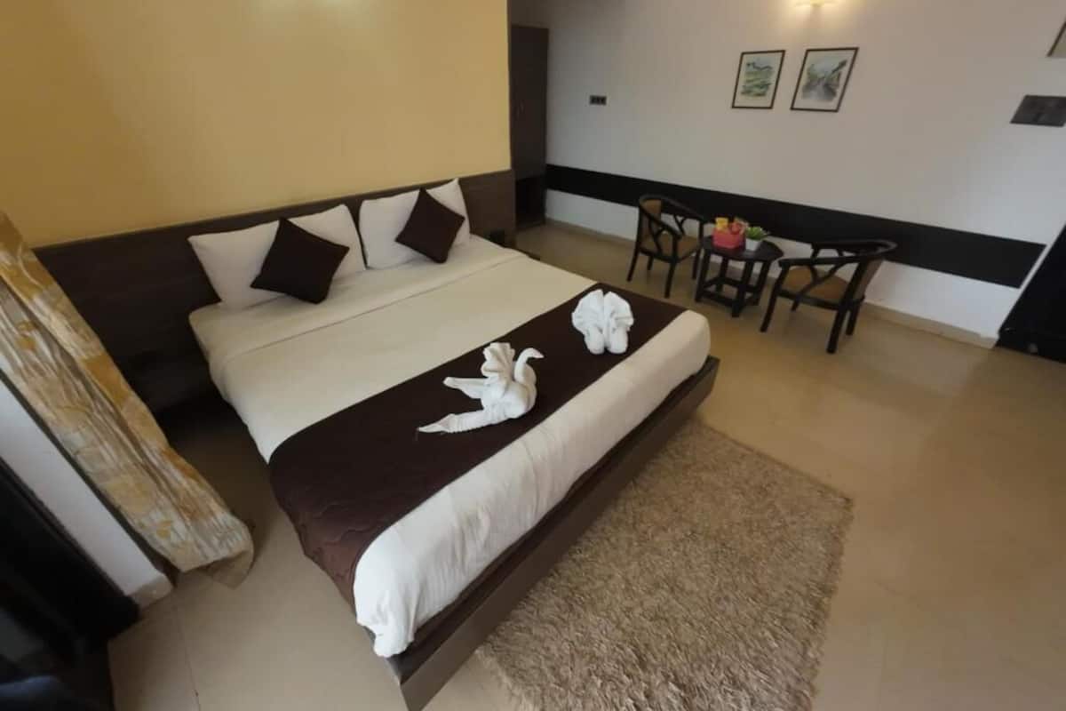 Classic Double Room, Pool View