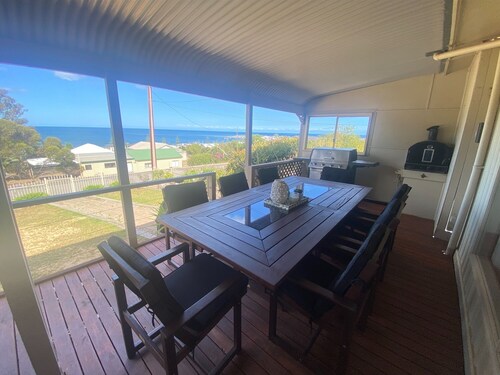 Alba - Stunning sea views, Free WiFi! Off peak special!
