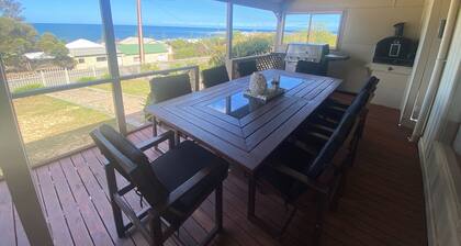 Alba - Stunning sea views, Free WiFi! Off peak special!