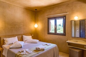 2 slaapkamers, een strijkplank/strijkijzer, internet, beddengoed