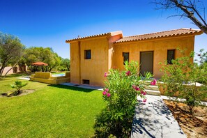 Exterior - A Charming 2 bedroom Villa, 2 Bathrooms, Private Pool, Short walk to the beach (Leivatho)