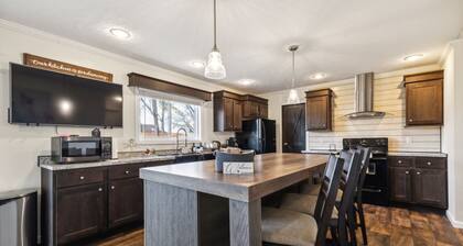 Sunsets & Serenity: Port Clinton Waterfront Stay 3 Bedroom Home