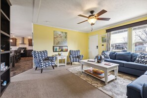 House, 3 Bedrooms | Living area