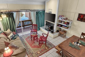 Appartement, 2 slaapkamers | Woonruimte | Een smart-tv