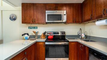 Condo, 2 Bedrooms | Private kitchen | Fridge, oven, toaster