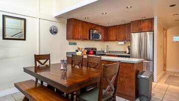 Condo, 2 Bedrooms | Dining