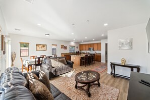 Casa, 4 camere da letto | Area soggiorno | Smart TV, servizi in streaming