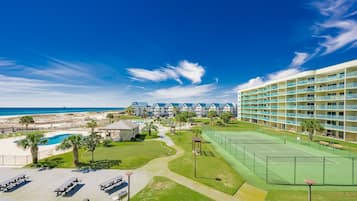 Condo, 2 quartos | Campo esportivo