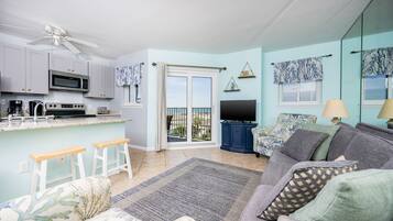 Condo, 2 Bedrooms | Living area