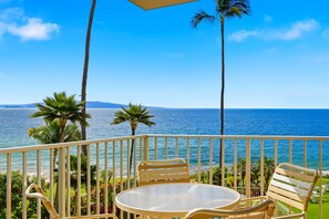 Outdoor dining - Kamaole Nalu, #304 2 Bedroom Condo (Kihei)