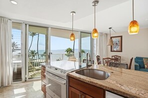 Condo, 2 phòng ngủ | Nội thất