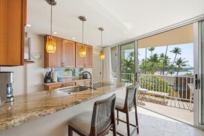 Condo, 2 phòng ngủ | Bếp riêng