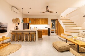 Smart TV - Luxury 2BR Villa | Canggu center | private rooftop pool | 2 pools (Canggu)