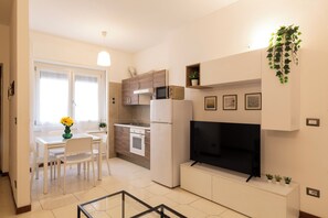 Appartement Confort | Aire de séjour | Téléviseur connecté de 50 po avec télévision numérique
