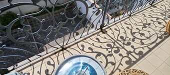 At the foot of the cinema and downtown Chartres