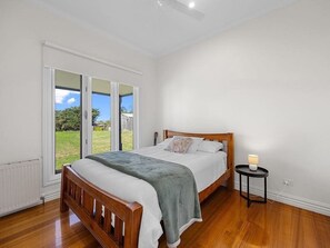 4 bedrooms, iron/ironing board, free WiFi, bed sheets - Hubbard Hill Yarra Glen Oasis: 4-Bdrm Home with Pool & Stunning Valley Views (yarra glen)