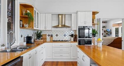 Hubbard Hill Yarra Glen Oasis: 4-Bdrm Home with Pool & Stunning Valley Views