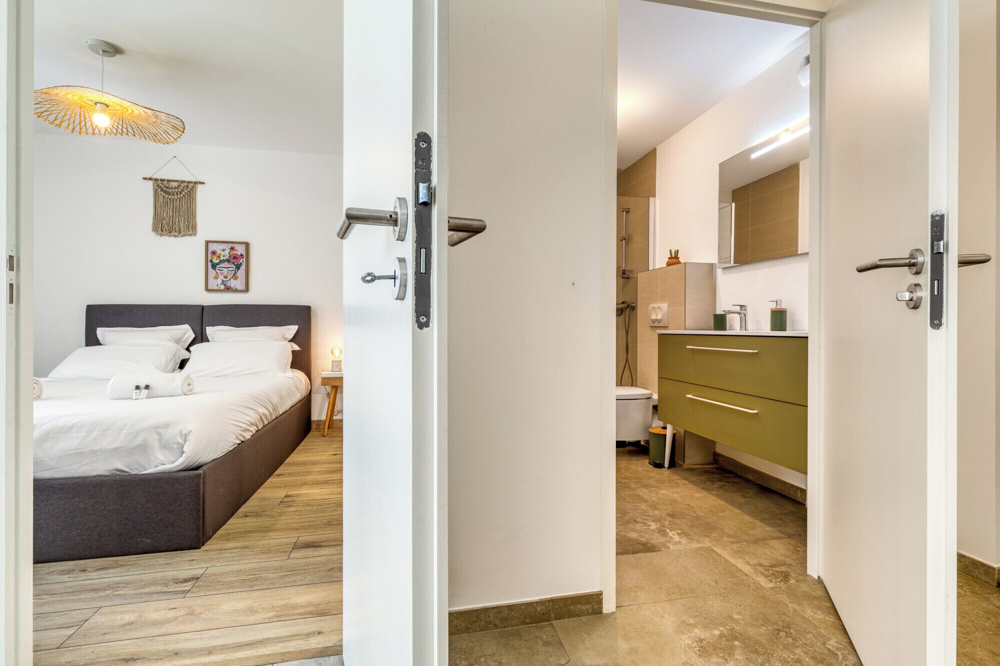 1 chambre, lit parapluie, draps fournis