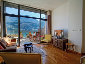 TV - O bord de l'O - Duplex apartment on the water in Duingt (Duingt)