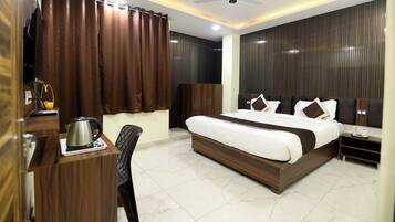 9 bedrooms, WiFi, bed sheets