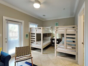 4 dormitorios, tabla de planchar con plancha, wifi y ropa de cama