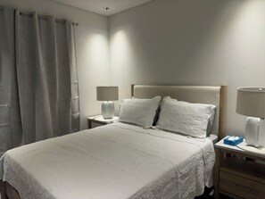 2 bedrooms, WiFi, bed sheets, wheelchair access - Luxurious Oceanfront Condo with Rooftop Pool on Brighton Beach– Sleeps 4 (Bridgetown)