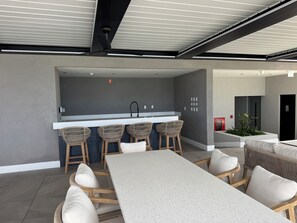 Dining - Luxurious Oceanfront Condo with Rooftop Pool on Brighton Beach– Sleeps 4 (Bridgetown)