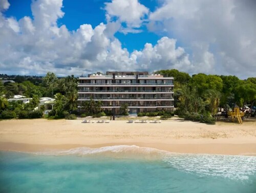 Luxurious Oceanfront Condo with Rooftop Pool on Brighton Beach– Sleeps 4