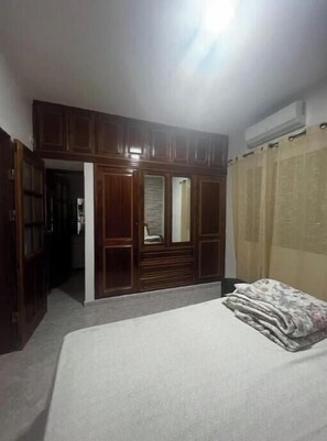 3 bedrooms, bed sheets