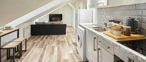 Fridge, microwave, oven, stovetop