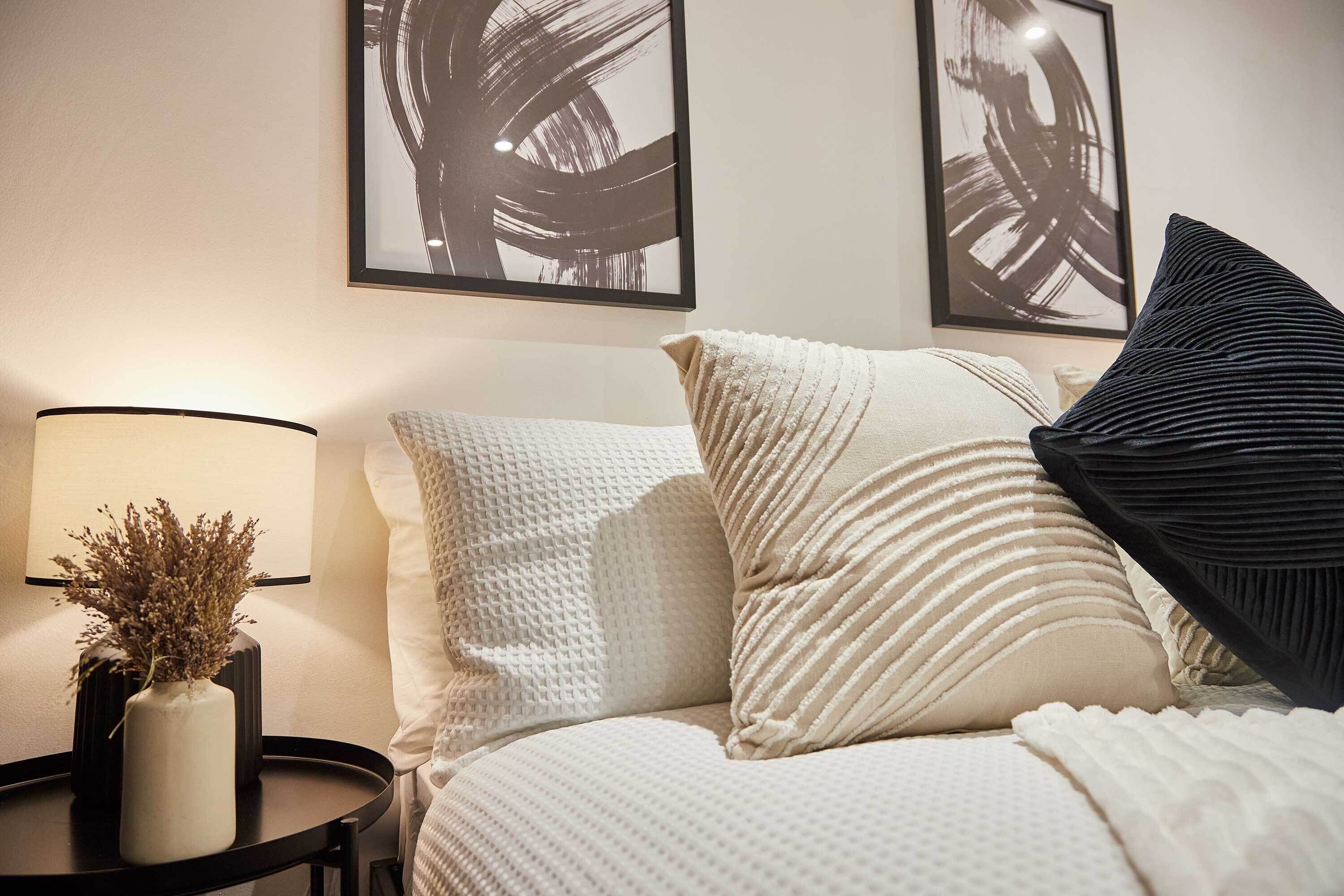 1 bedroom, bed sheets
