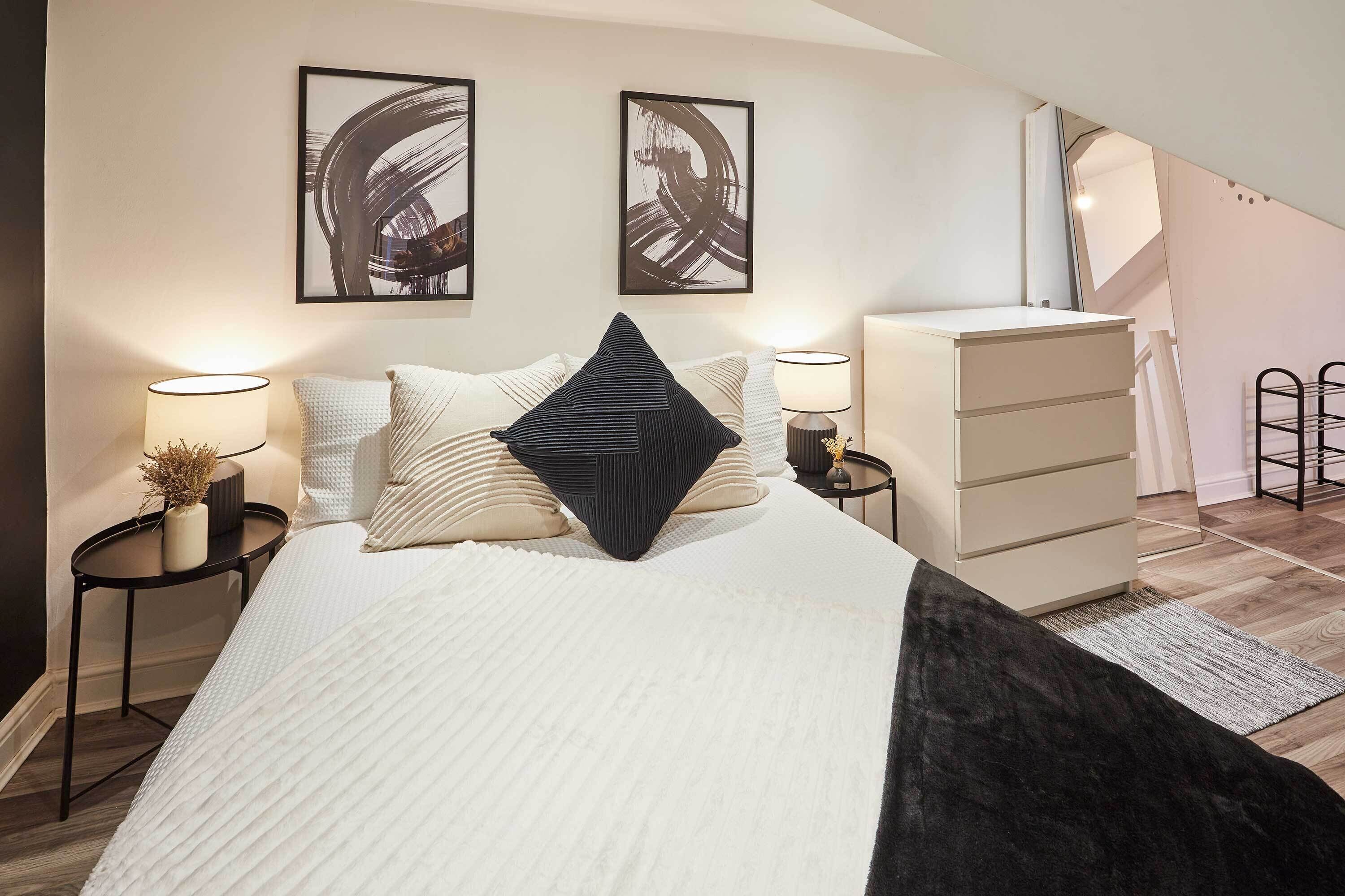 1 bedroom, bed sheets