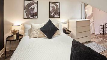 1 bedroom, bed sheets