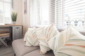Desk, iron/ironing board, WiFi, bed sheets - Host & Stay | Harbour Point (Ramsgate)