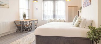Host & Stay | Harbour Lights