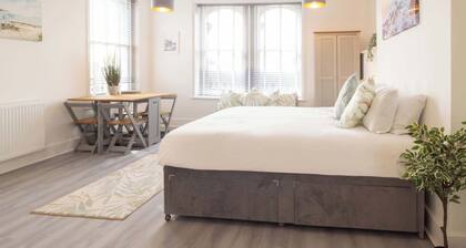 Host & Stay | Harbour Lights